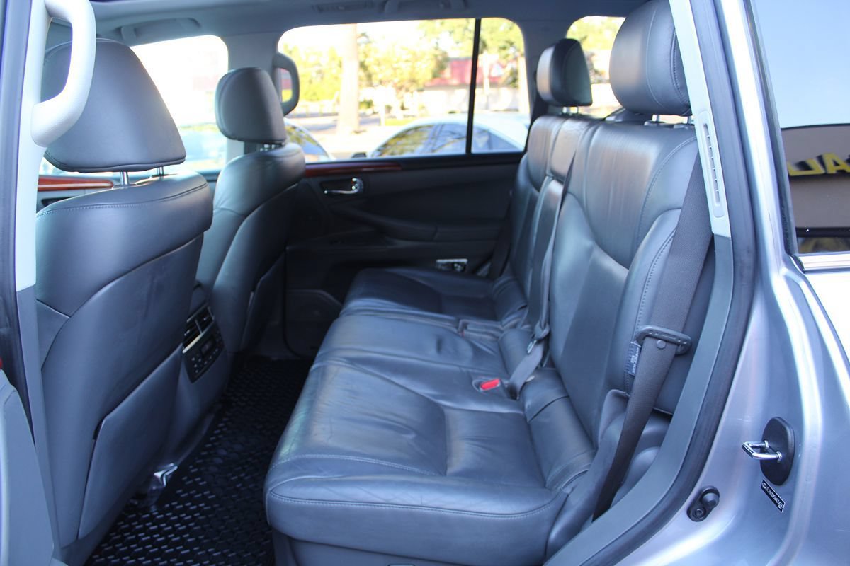 Used 2008 Lexus LX 570 4WD w/ Technology Pkg image 24