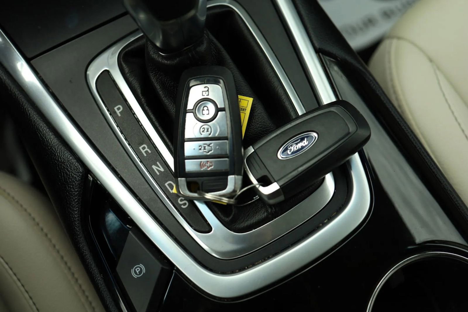 Used 2018 Ford Edge Titanium w/ Ford Safe & Smart Package image 27