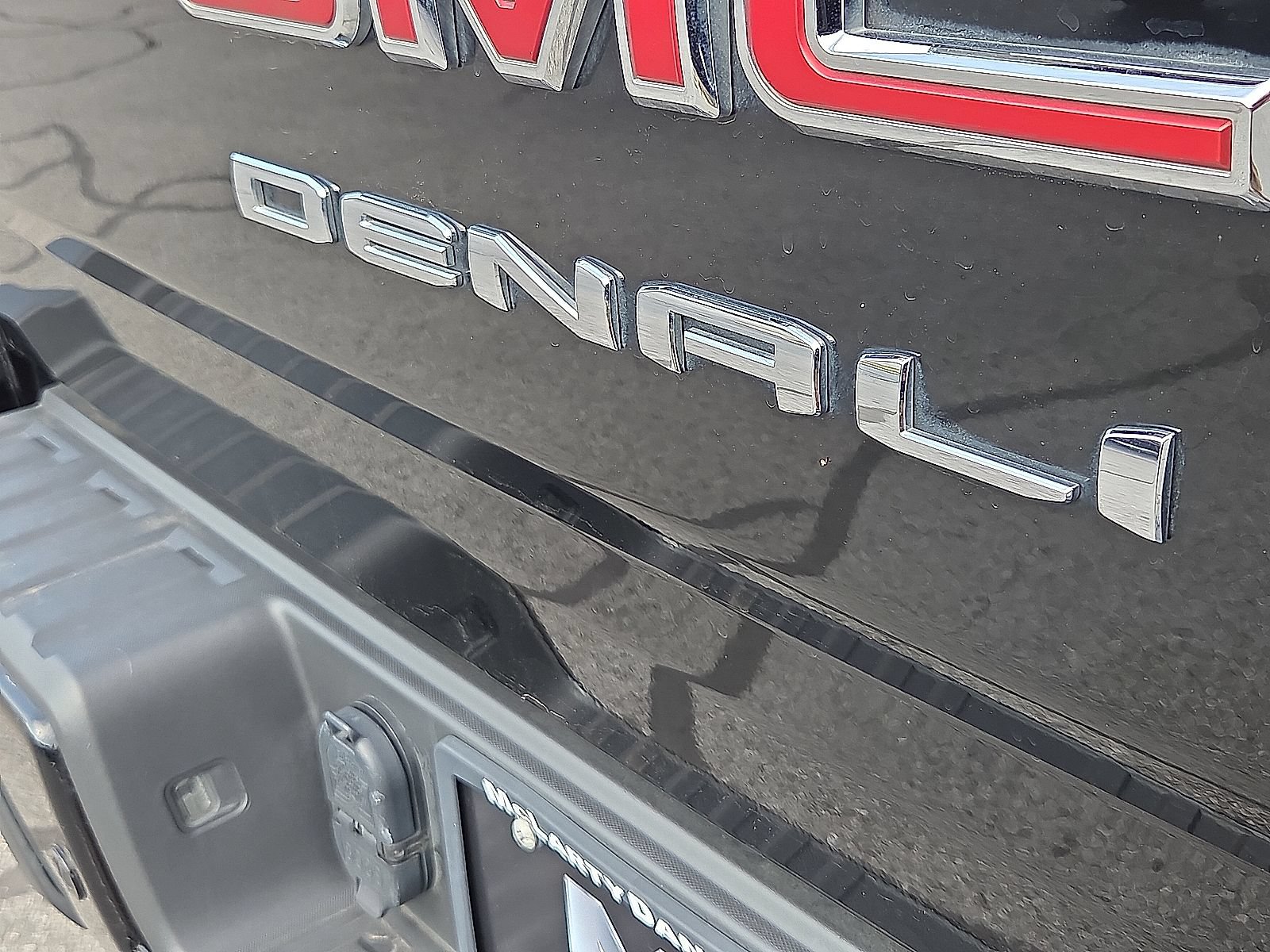 Used 2022 GMC Canyon Denali w/ Denali Black Edition Package AWD/4WD image 16