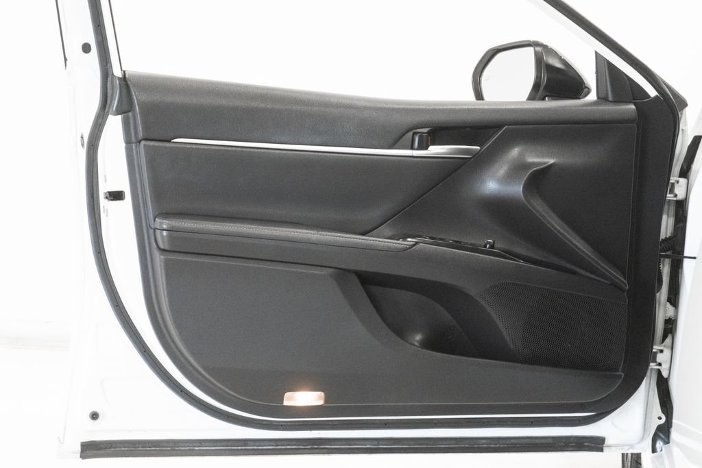 Used 2020 Toyota Camry XSE FWD image 10