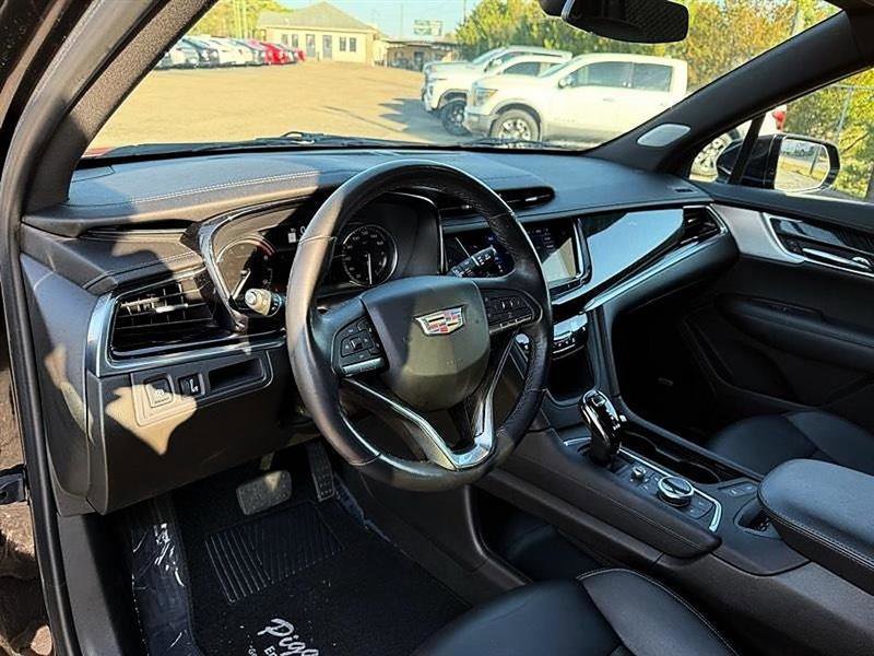 Used 2023 Cadillac XT6 Premium Luxury image 15