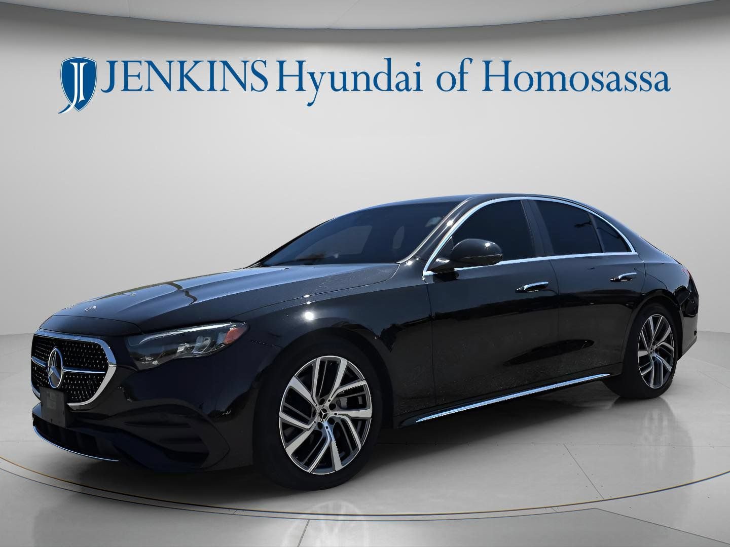 Used 2025 Mercedes-Benz E 350 4MATIC Sedan image 11
