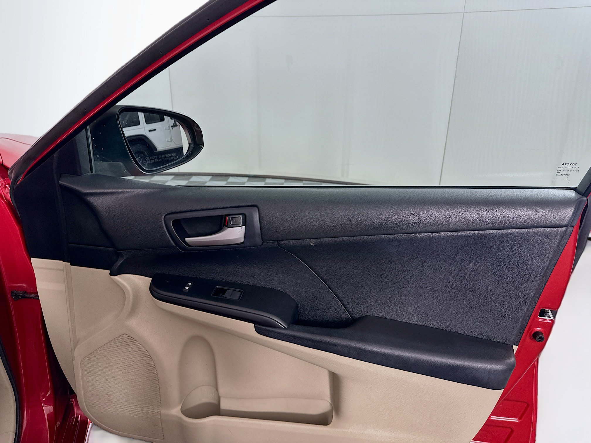 Used 2012 Toyota Camry LE FWD image 28