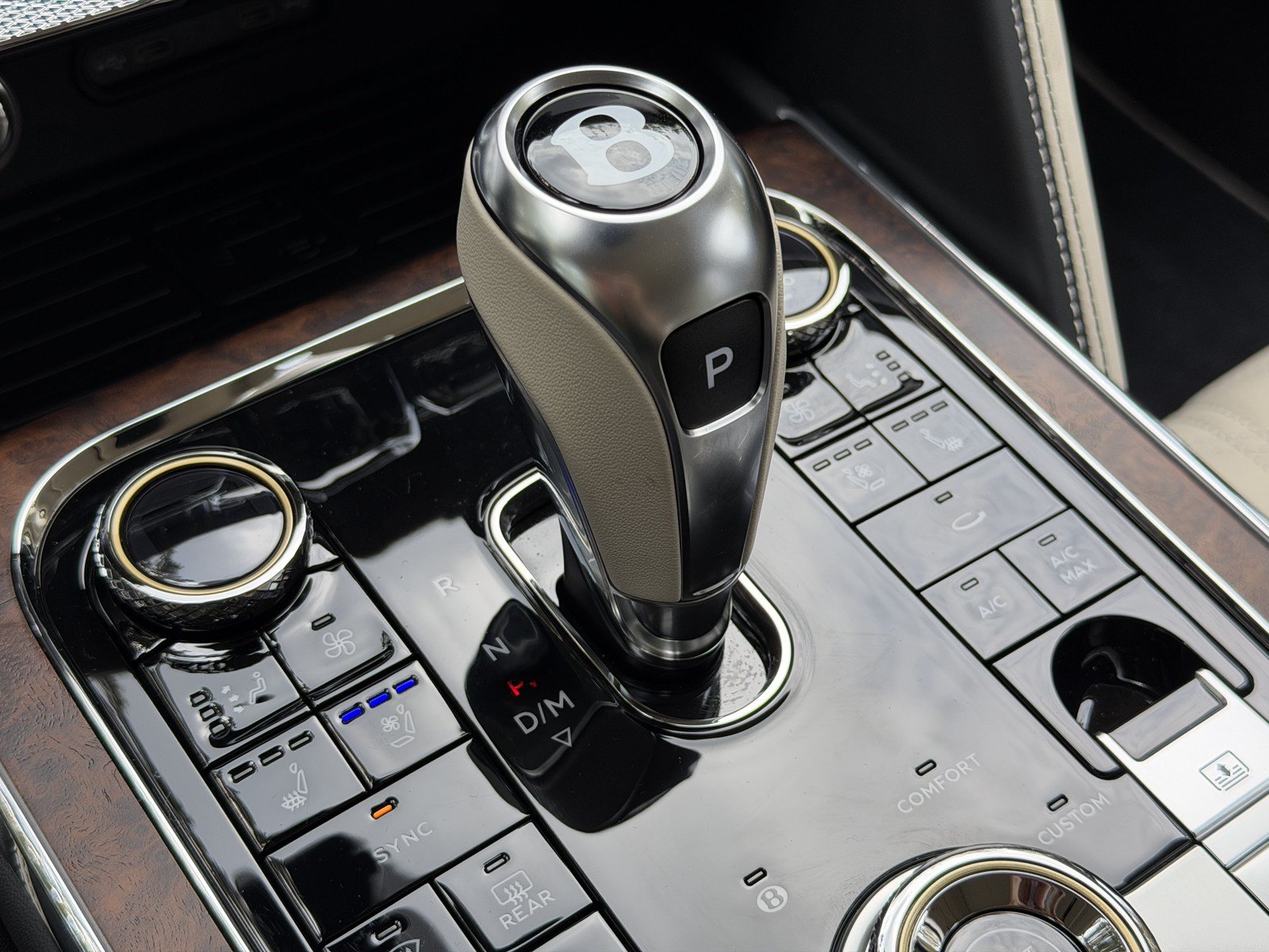 Used 2026 Bentley Flying Spur Azure AWD/4WD image 29