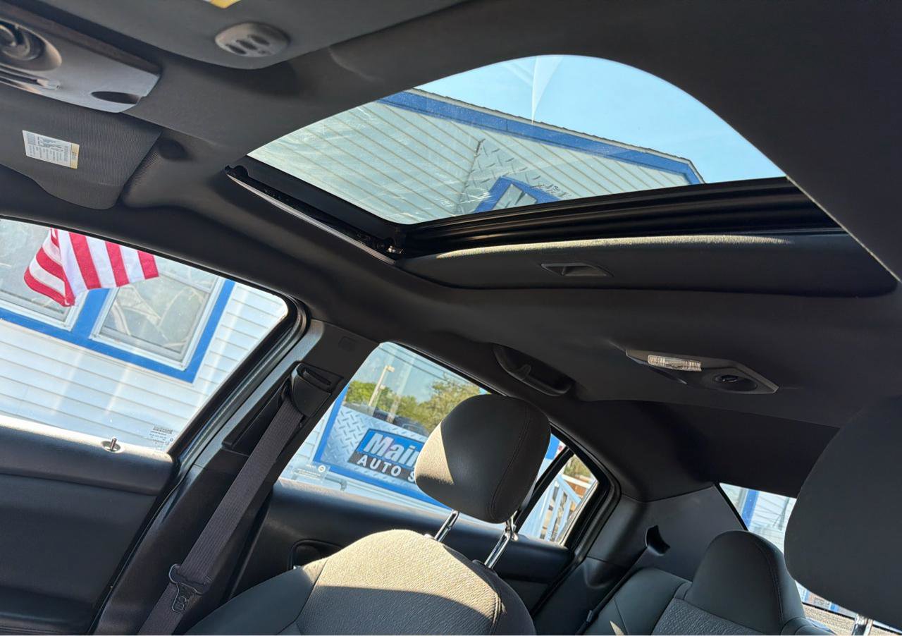 Used 2011 Chrysler 200 Touring FWD image 27