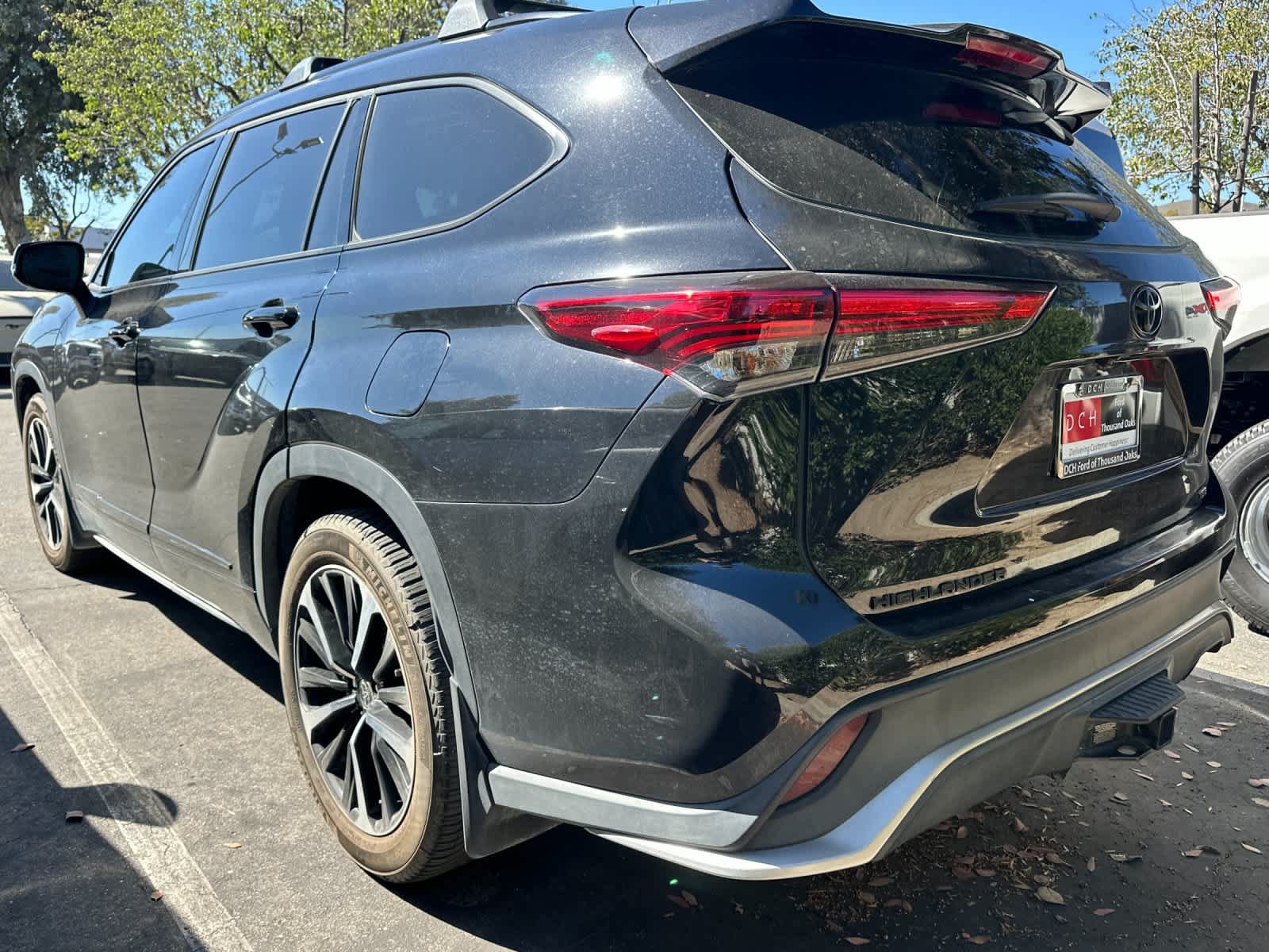 Used 2021 Toyota Highlander XSE FWD image 6