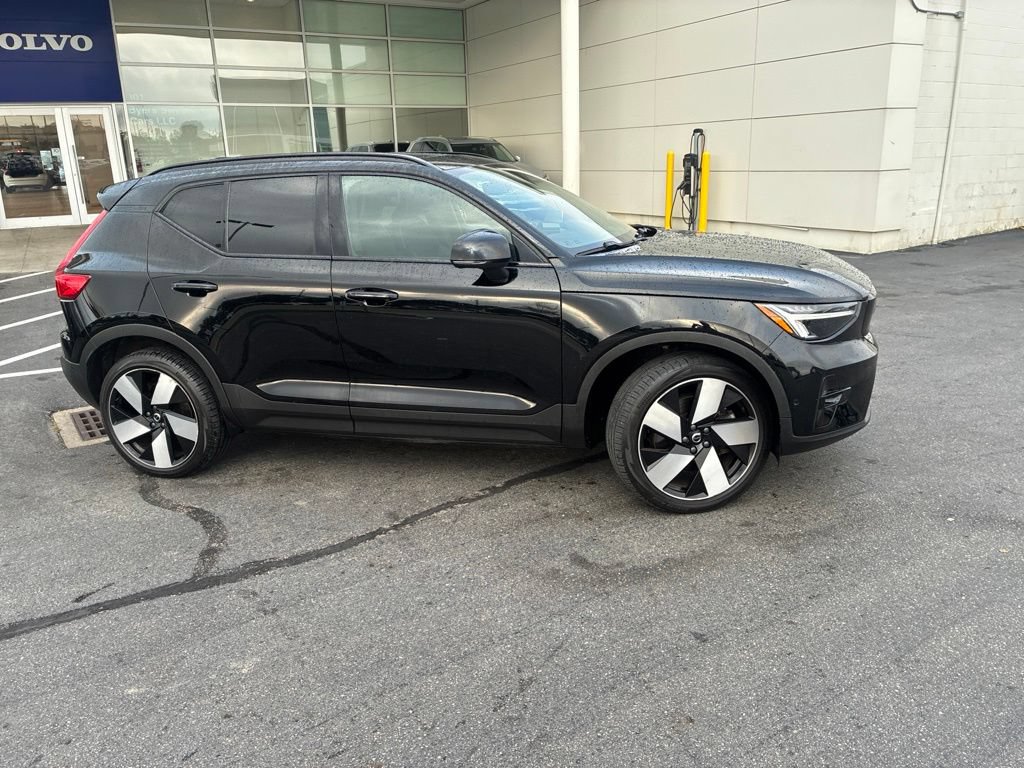 Used 2023 Volvo XC40 Recharge Plus AWD/4WD image 2