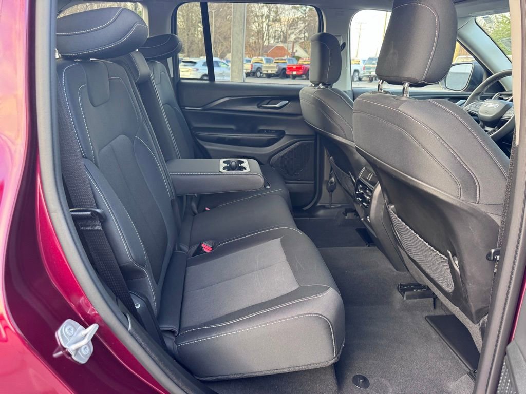 Used 2023 Jeep Grand Cherokee Laredo image 26