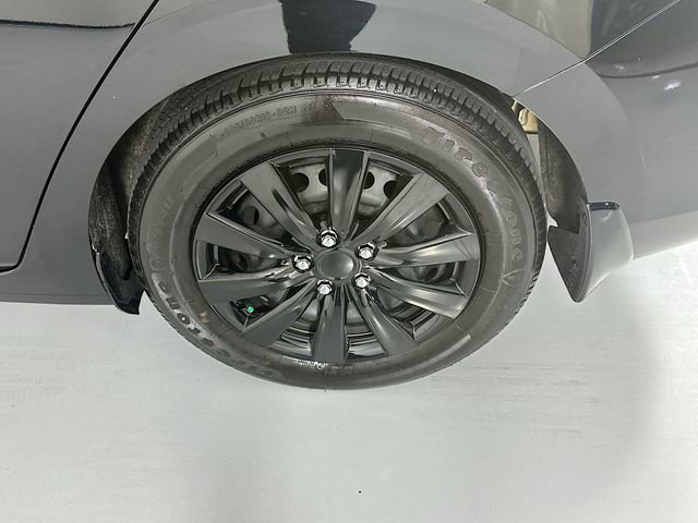 Used 2025 Nissan Sentra S image 29