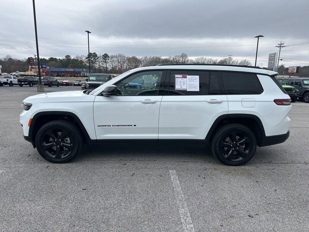 Used 2025 Jeep Grand Cherokee L Altitude image 6