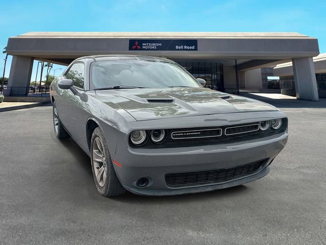 Used 2018 Dodge Challenger SXT image 2