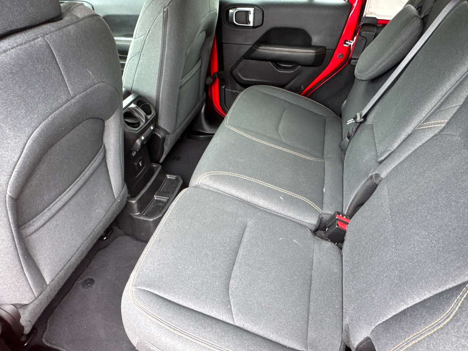 Used 2025 Jeep Wrangler Sahara image 20