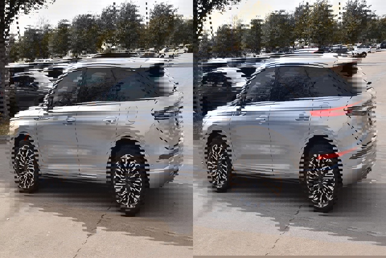 Used 2021 Lincoln Corsair Reserve w/ Equipment Group 201A image 11