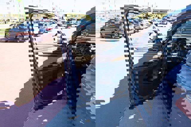 New 2026 Volkswagen Atlas Cross Sport SE image 11