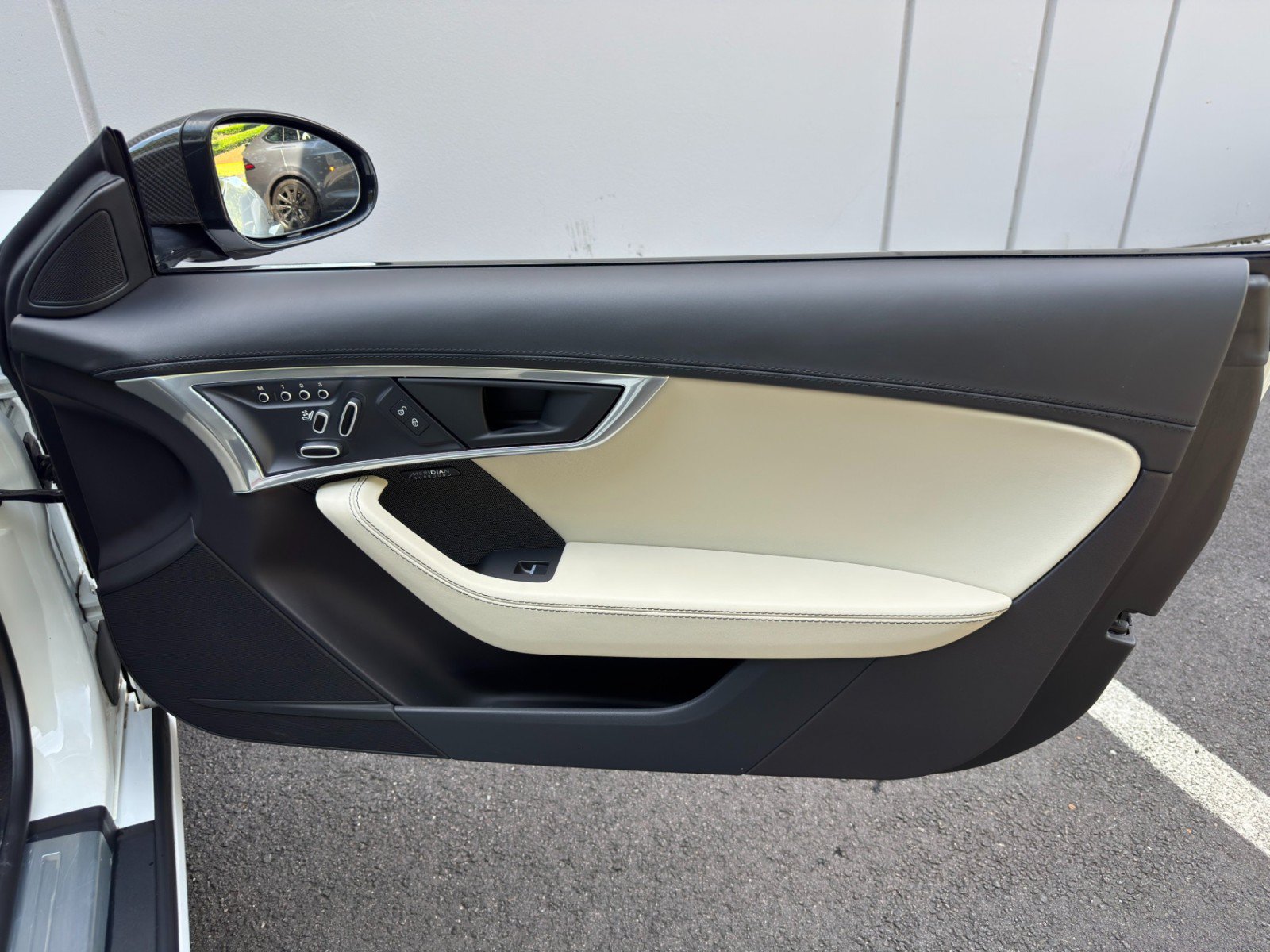Used 2019 Jaguar F-TYPE R-Dynamic RWD image 42