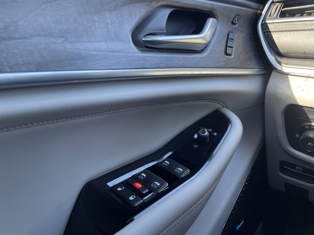 Used 2021 Jeep Grand Cherokee L Overland w/ Advanced Protech Group III image 12