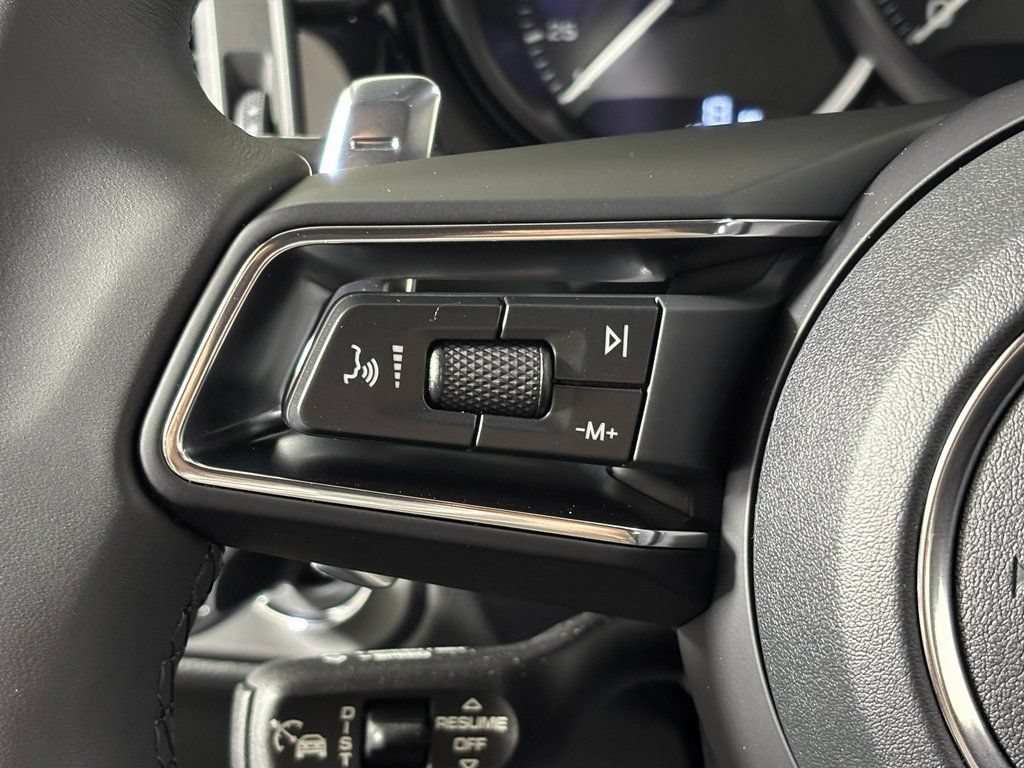 Certified 2026 Porsche Macan AWD/4WD image 23