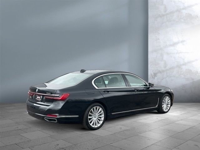 Used 2022 BMW 740i xDrive w/ Premium Package image 6