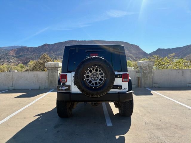 Used 2014 Jeep Wrangler Unlimited Rubicon w/ Connectivity Group AWD/4WD image 7