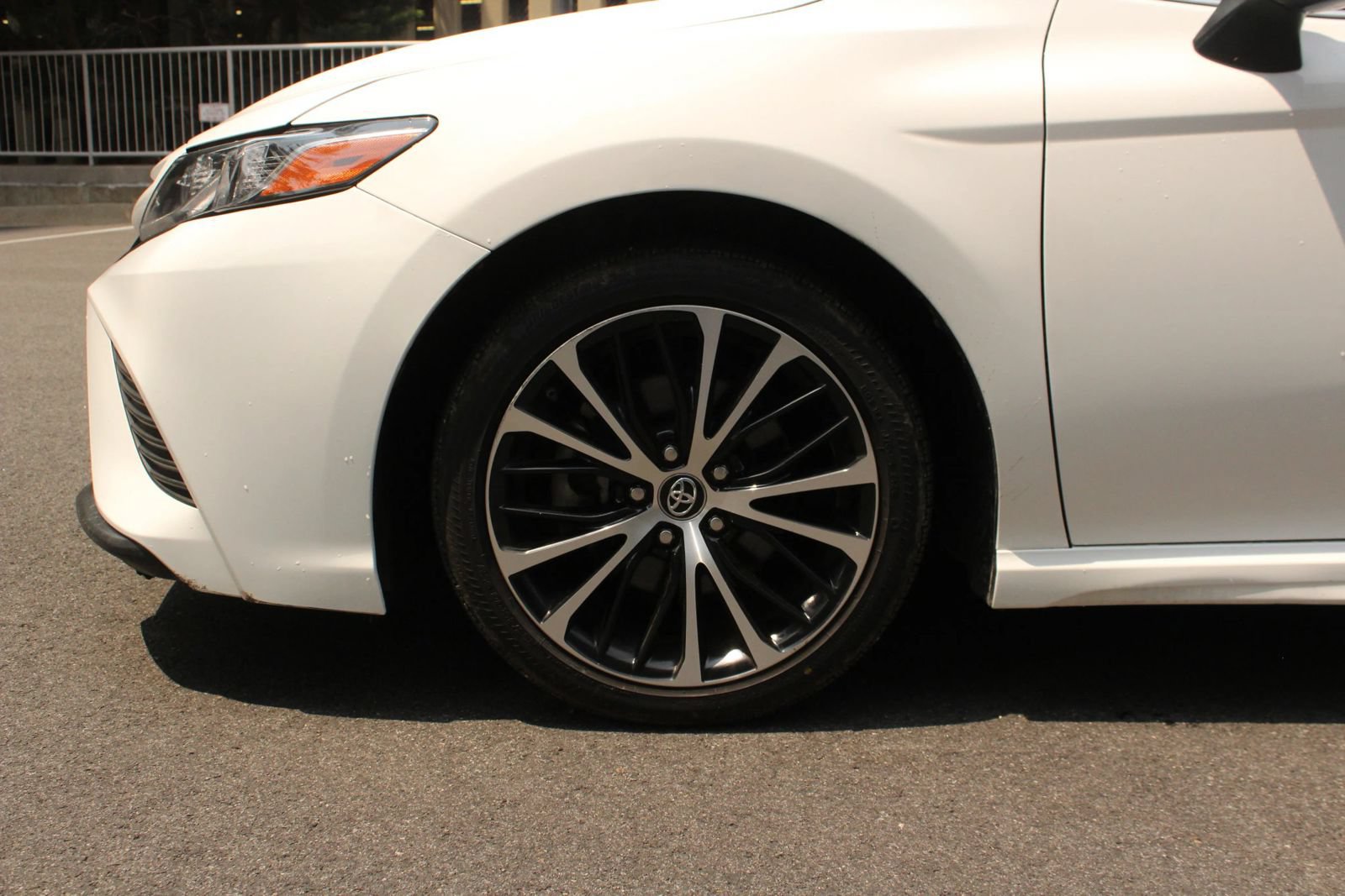 Used 2019 Toyota Camry SE FWD image 10