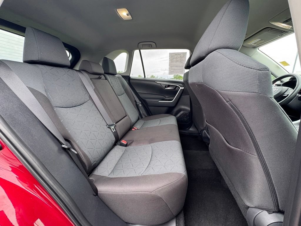 Used 2025 Toyota RAV4 XLE AWD/4WD image 35