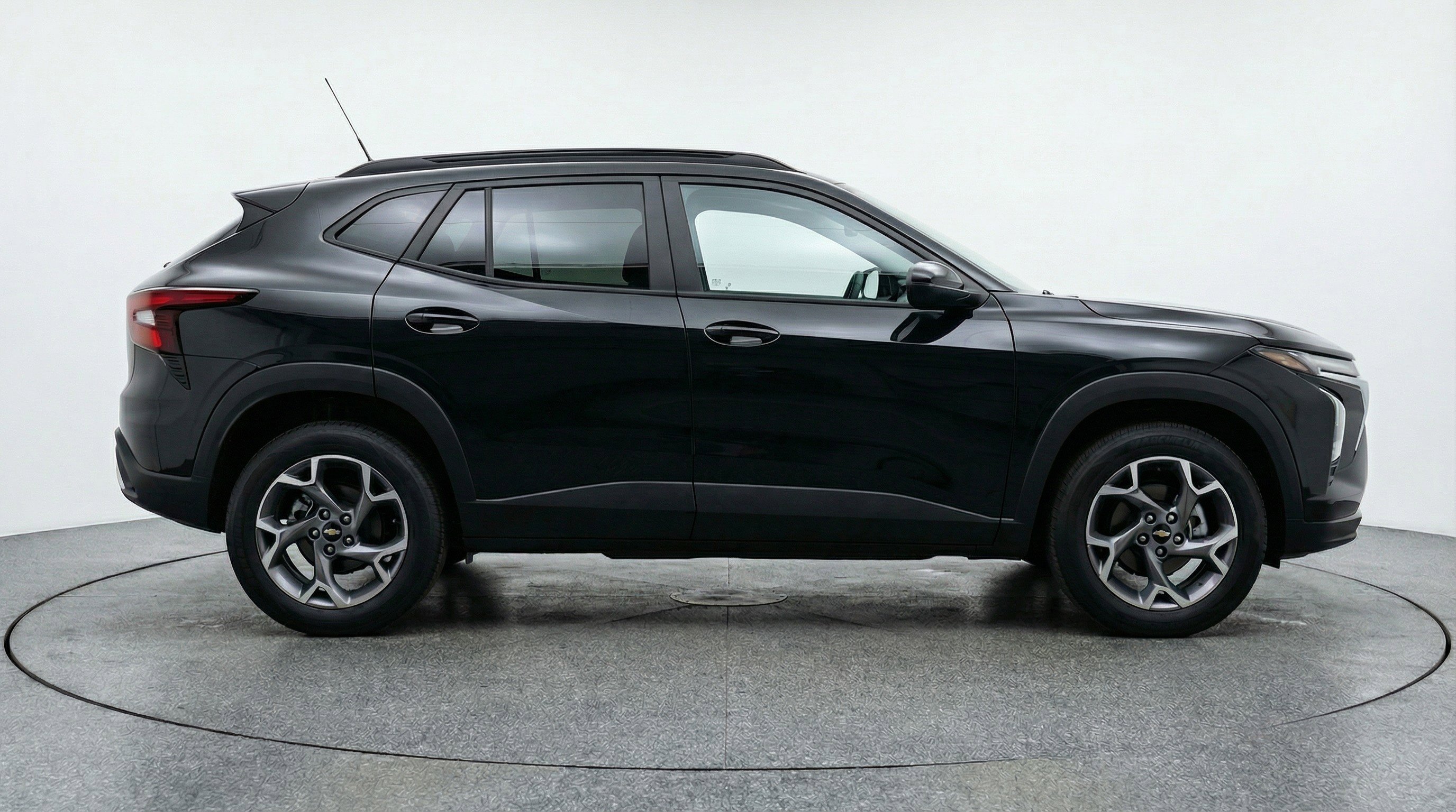 Used 2025 Chevrolet Trax LT image 11