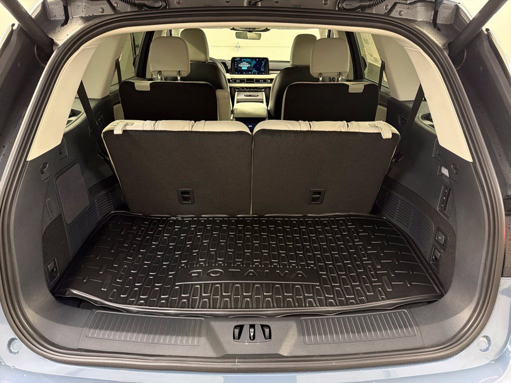 Certified 2026 Lincoln Aviator AWD image 36