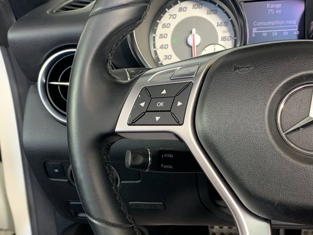 Used 2013 Mercedes-Benz SLK 250 image 19