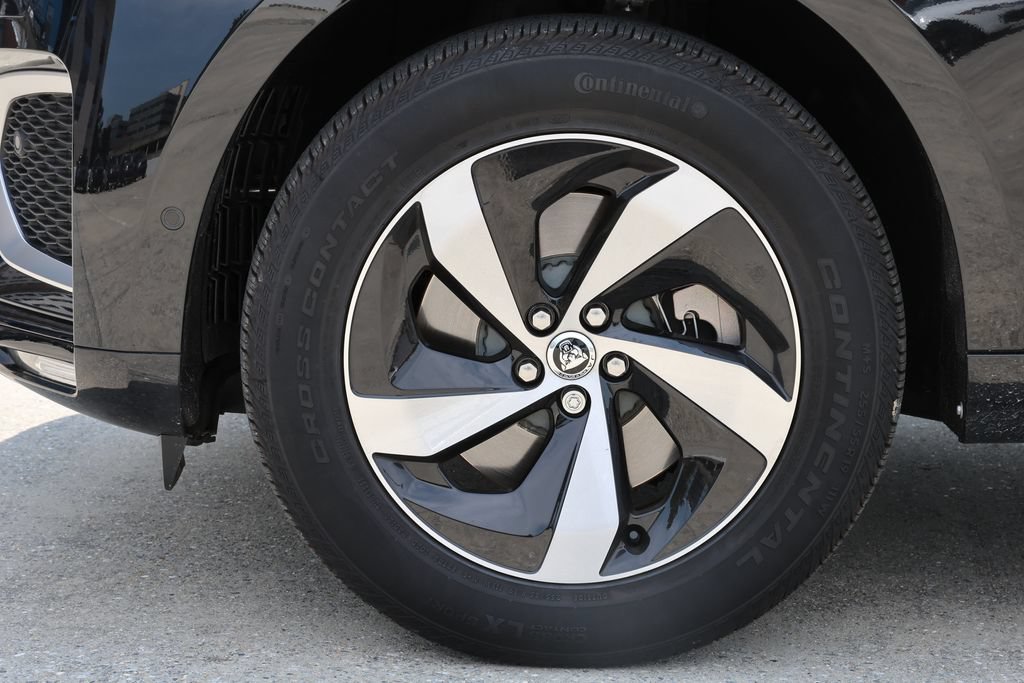 Certified 2026 Jaguar F-PACE R-Dynamic S AWD/4WD image 7