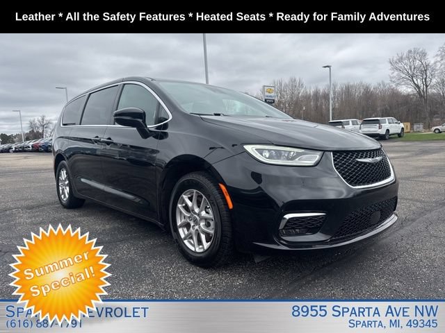 Used 2025 Chrysler Pacifica Select