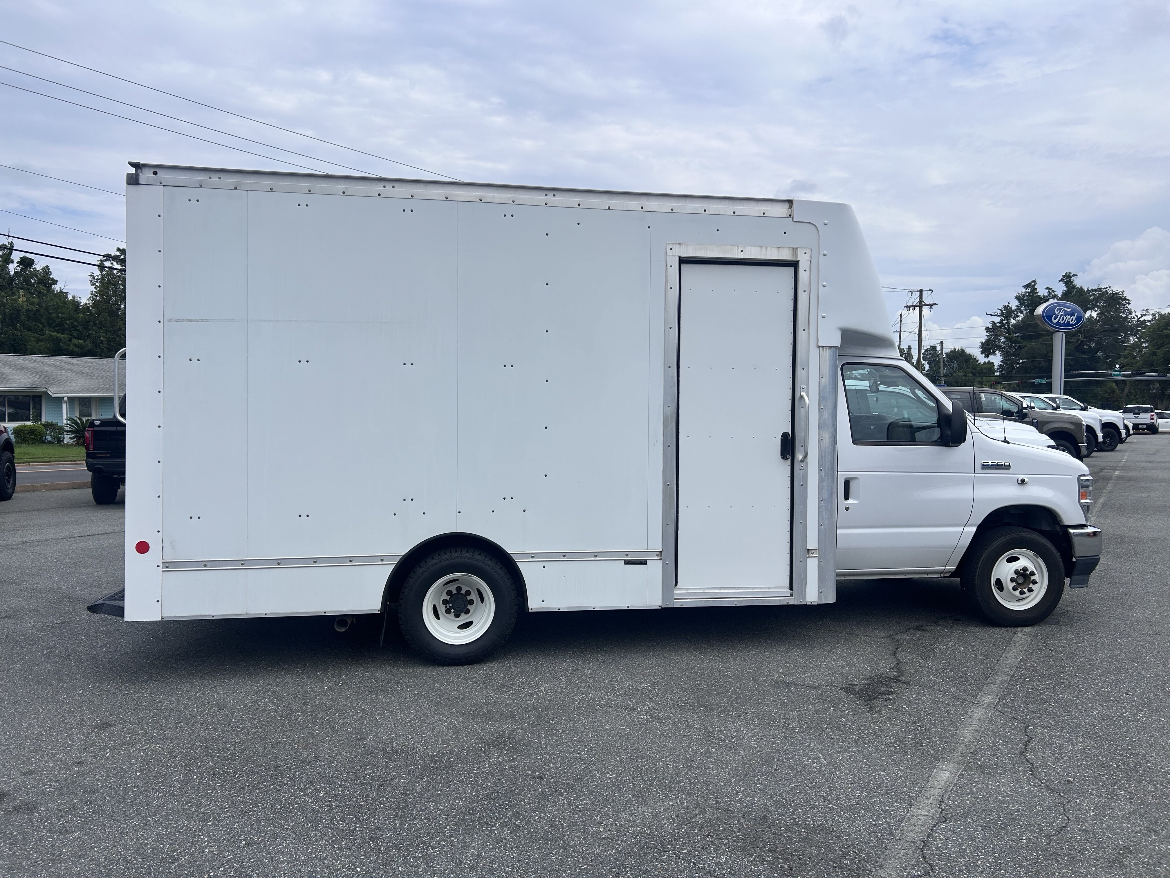 Used 2022 Ford E-350 and Econoline 350 Super Duty RWD image 8