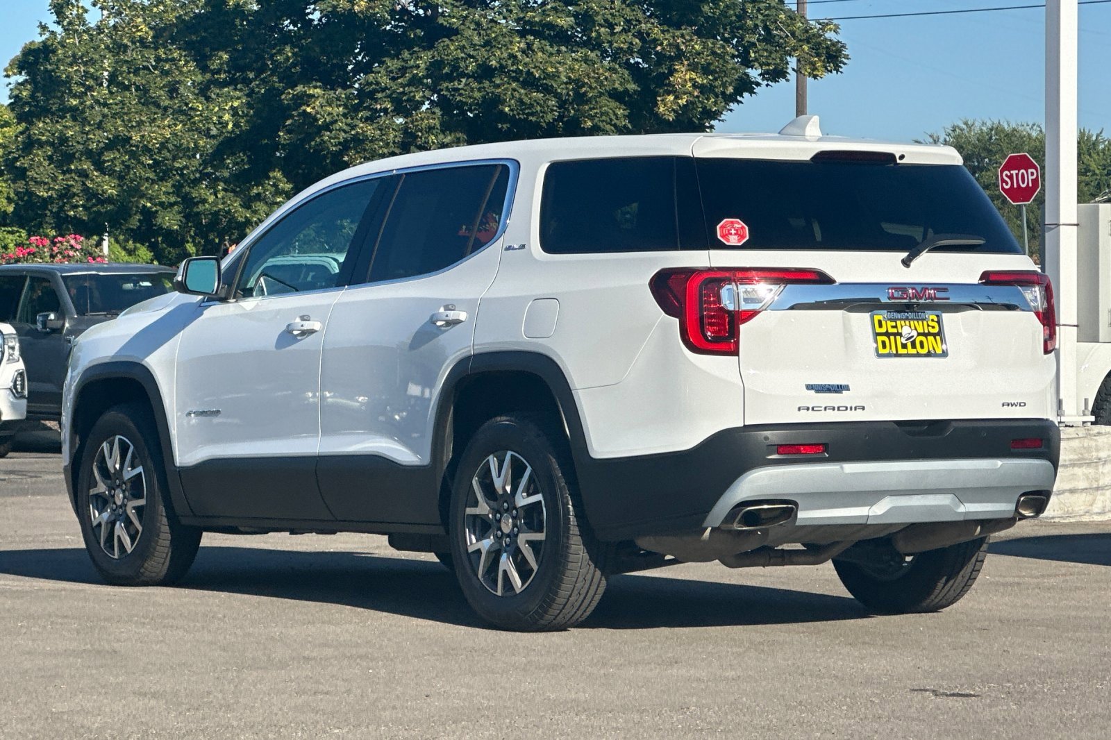 Used 2023 GMC Acadia SLE image 6