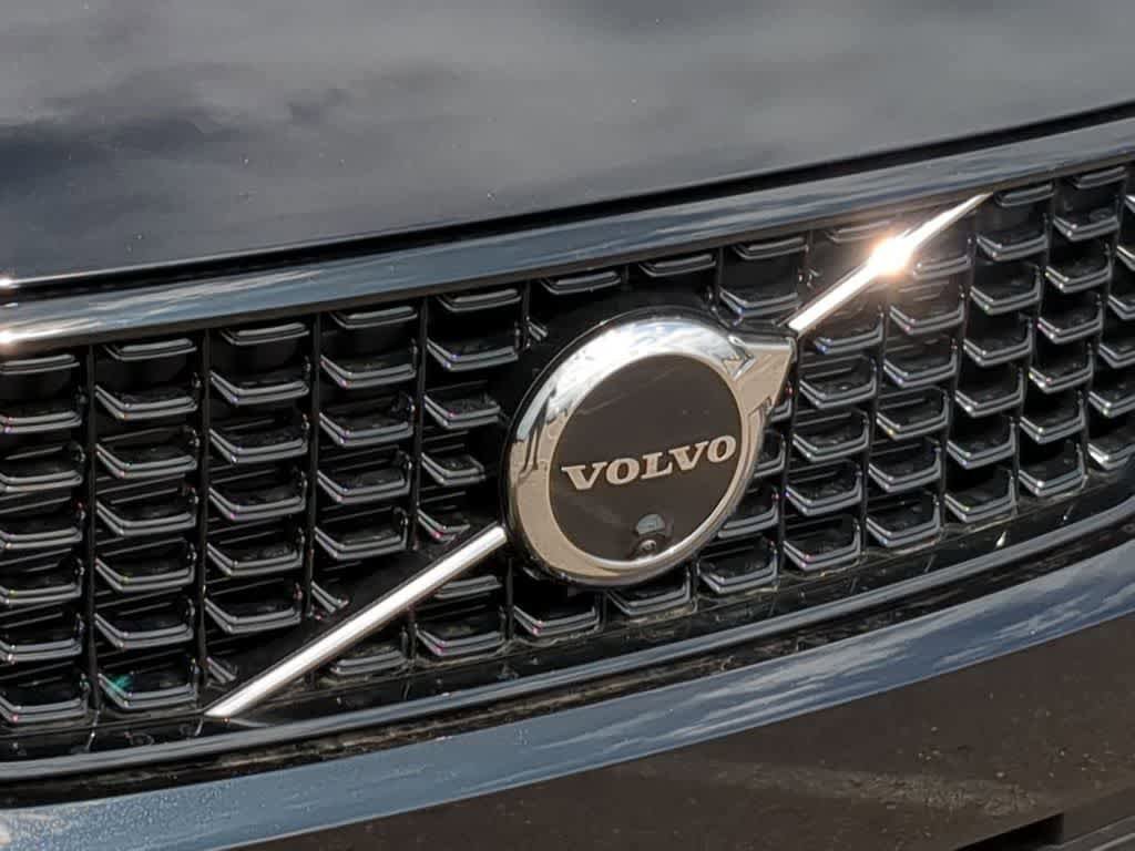 New 2026 Volvo XC40 B5 Plus w/ Protection Package Premier AWD/4WD image 11