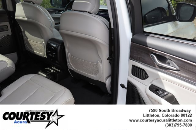 Used 2022 Jeep Grand Cherokee L Overland w/ Luxury Tech Group IV AWD/4WD image 33