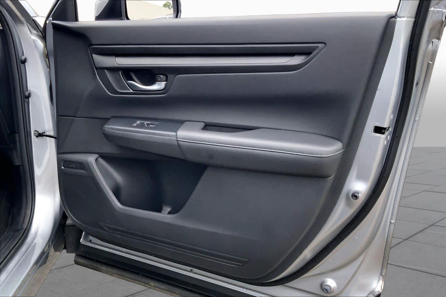 Used 2023 Honda CR-V LX image 23