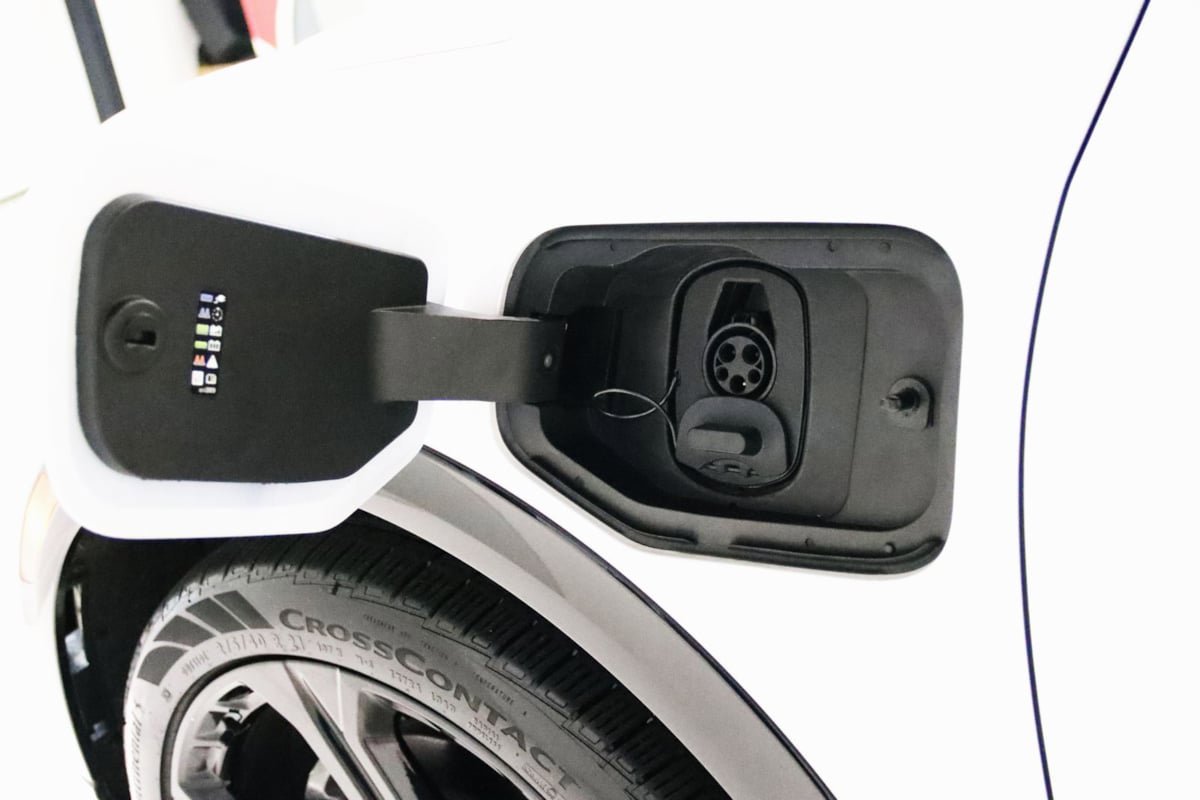 Used 2025 Chevrolet Equinox EV RS FWD image 25