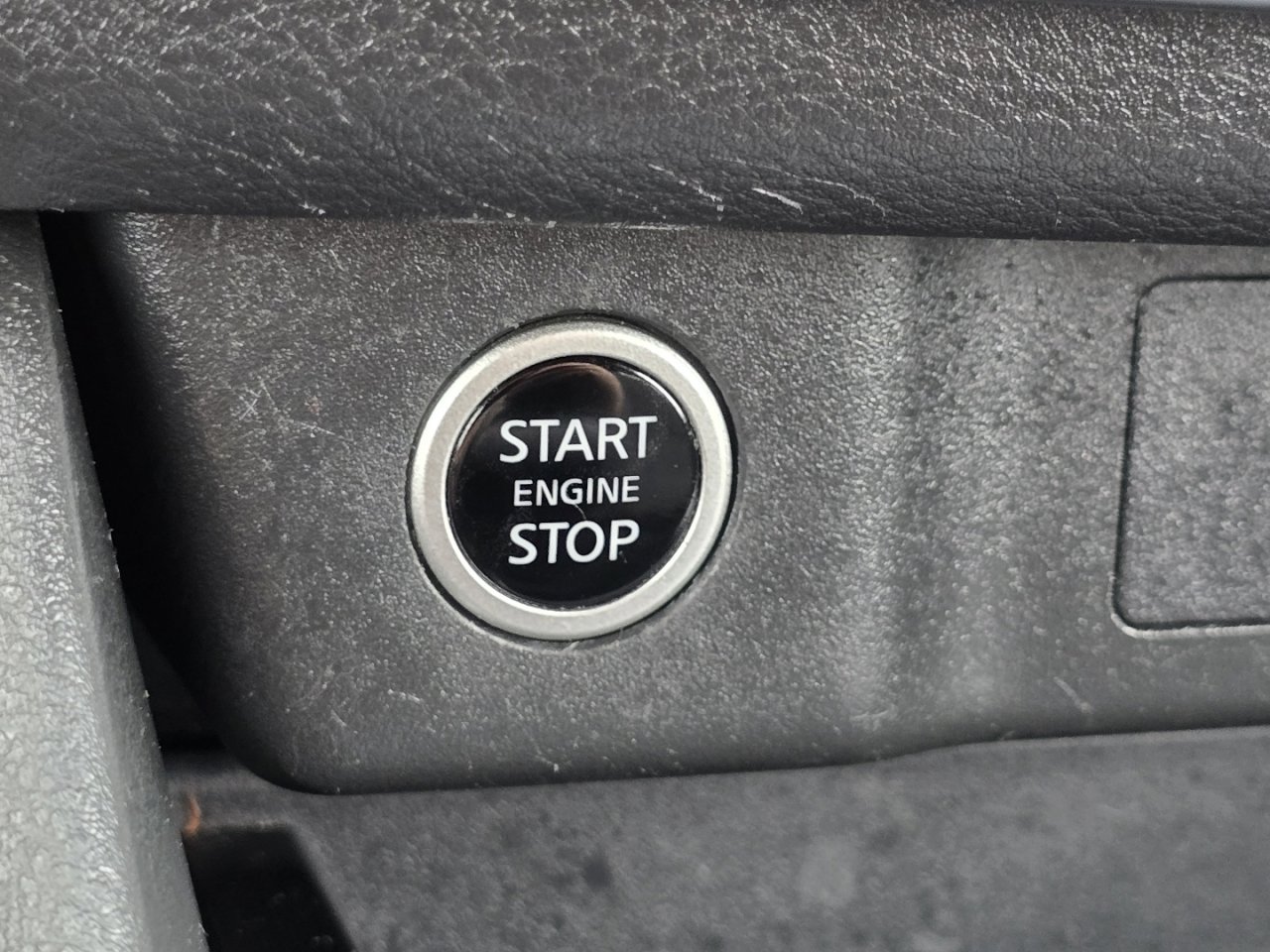 Used 2023 Nissan Rogue SV AWD/4WD image 30
