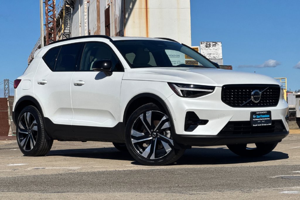 Certified 2024 Volvo XC40 B5 Plus w/ Protection Package Premier