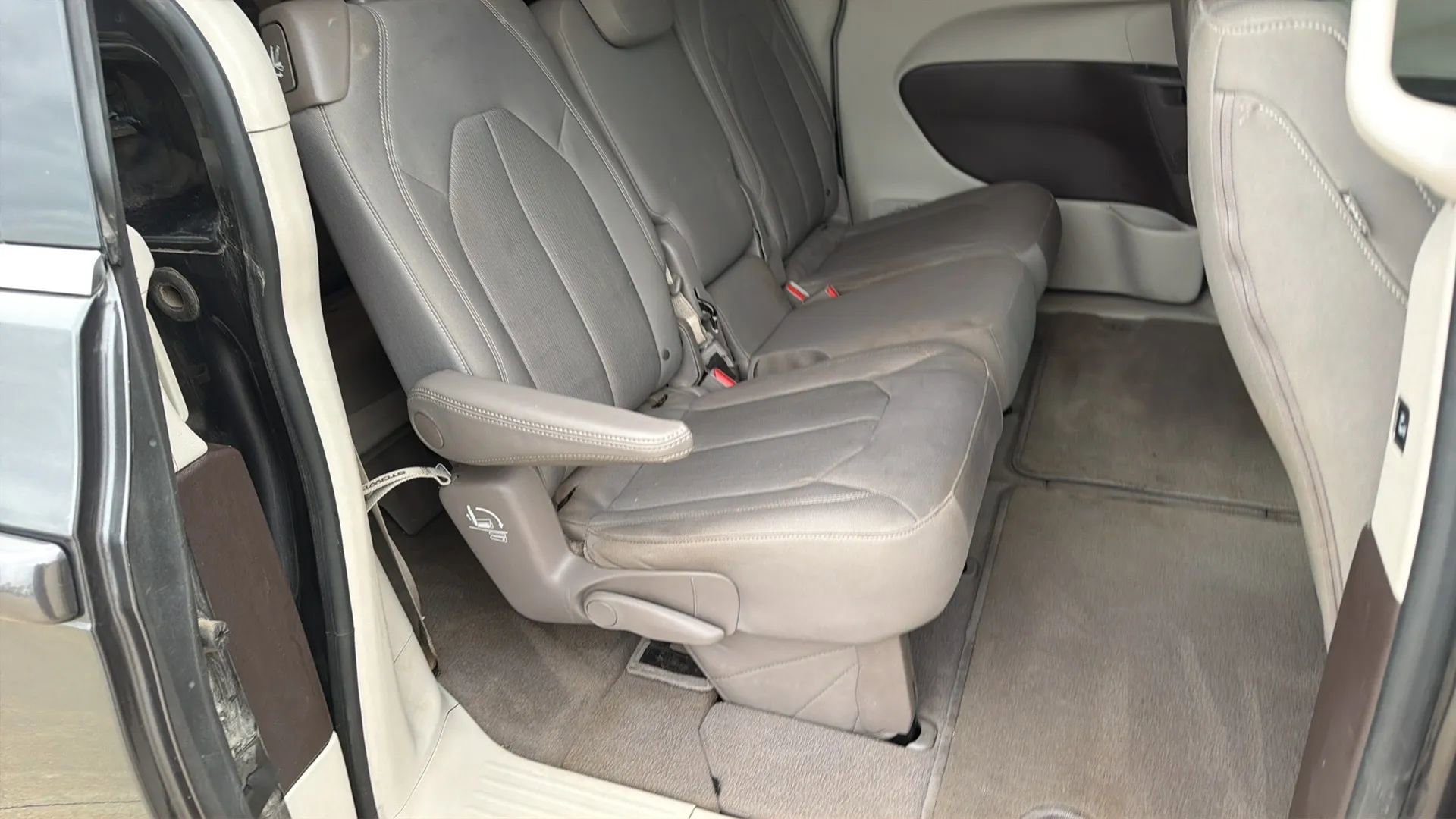 Used 2017 Chrysler Pacifica Touring image 74