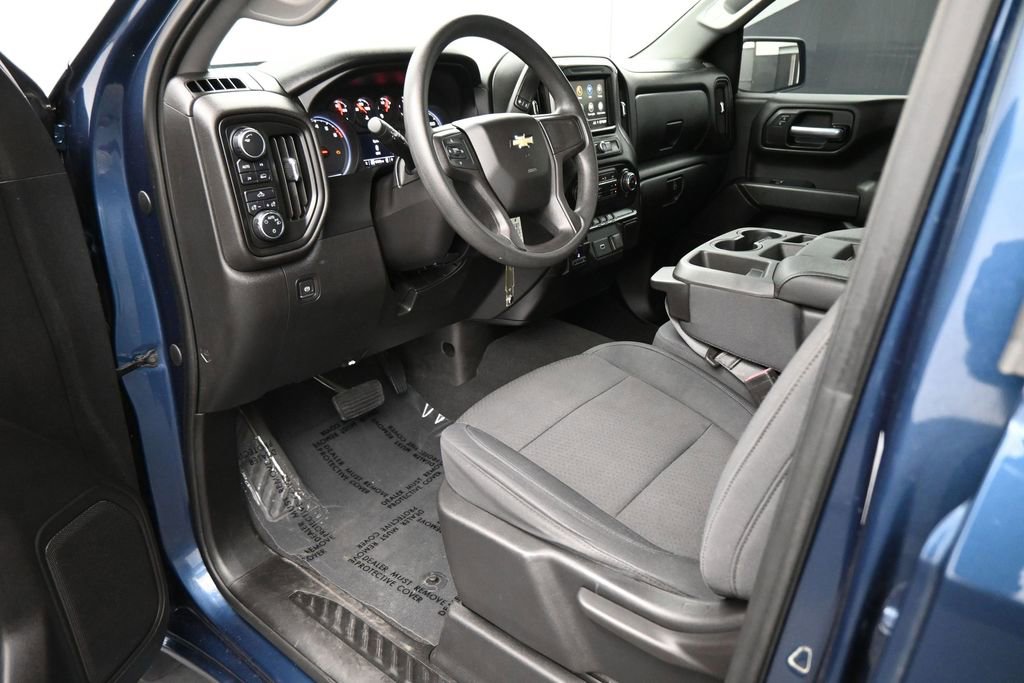 Used 2019 Chevrolet Silverado 1500 Custom w/ Custom Convenience Package AWD/4WD image 2