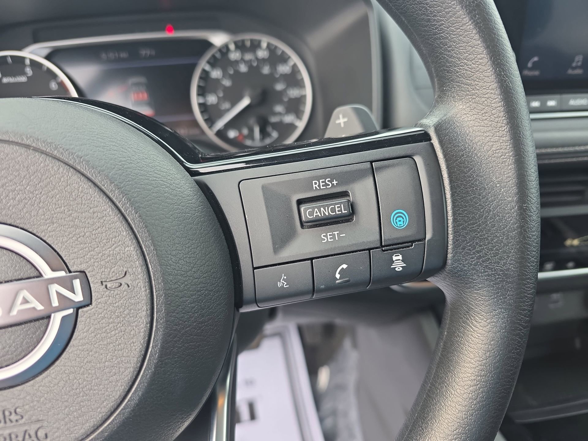 Used 2023 Nissan Rogue SV AWD/4WD image 17