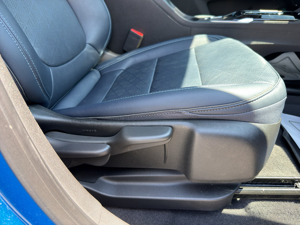 Used 2022 Chevrolet Bolt EUV LT w/ Convenience Package FWD image 19