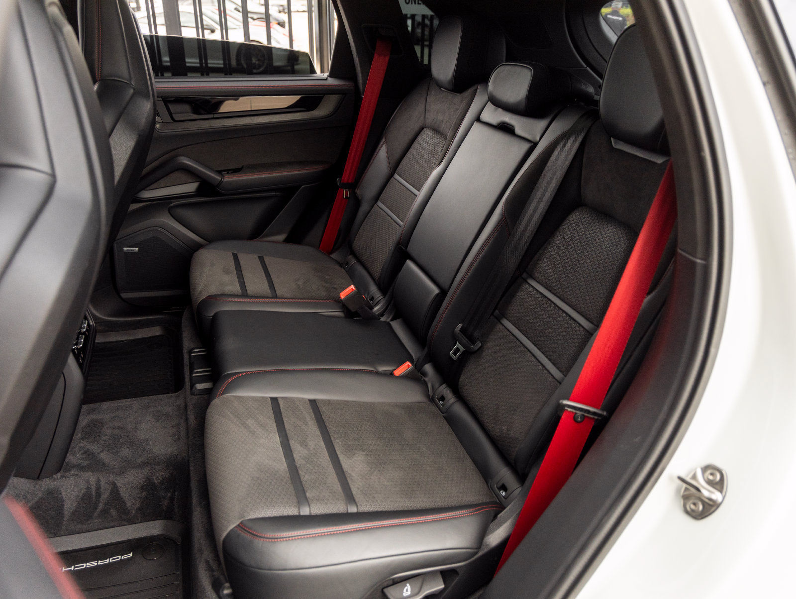 Certified 2025 Porsche Cayenne GTS AWD/4WD image 35