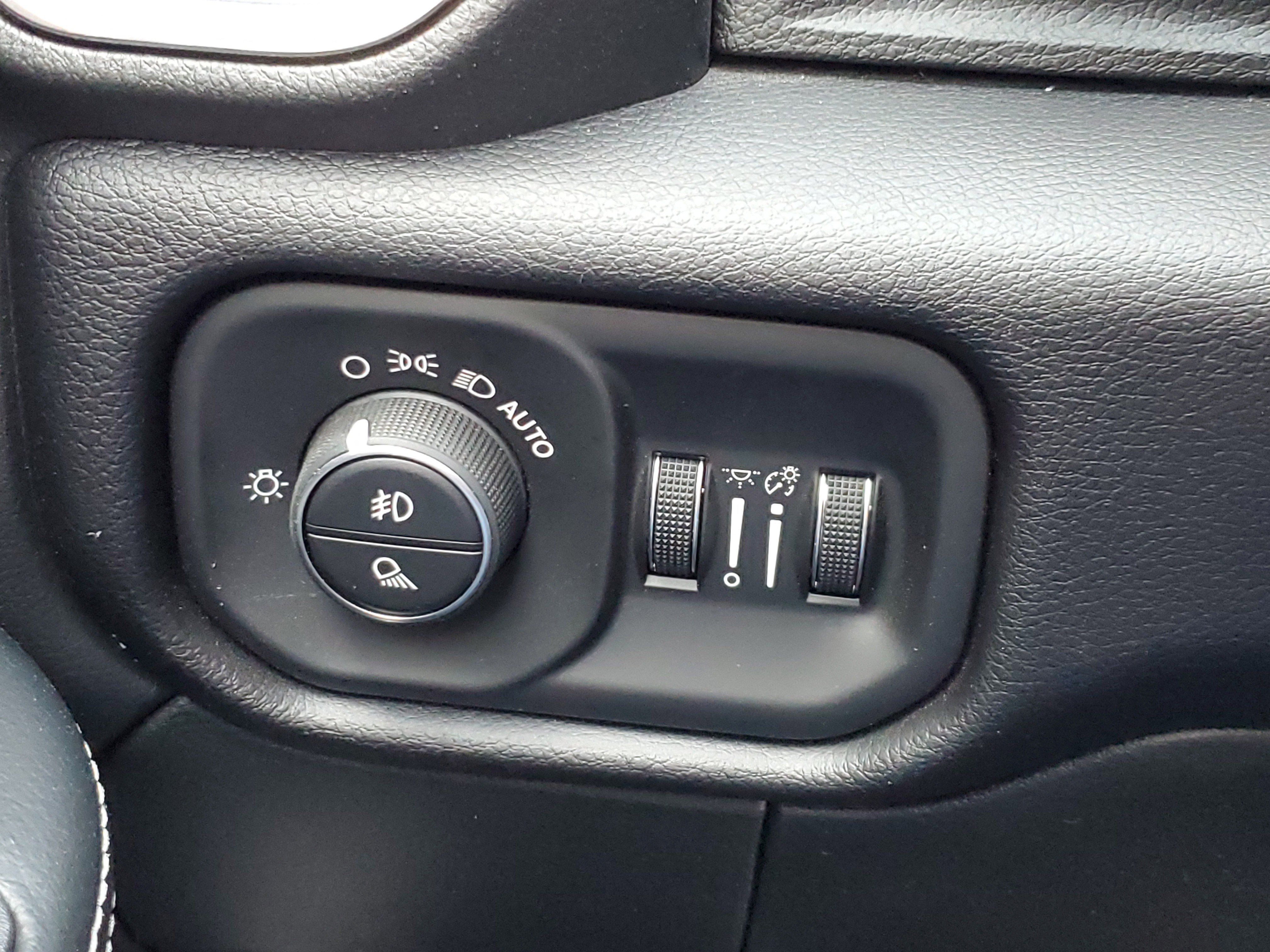 Used 2025 RAM 2500 Laramie image 13