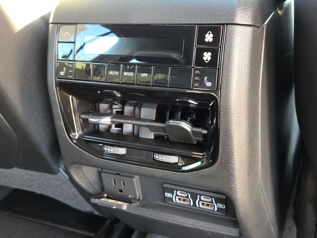 New 2025 Jeep Grand Cherokee L Limited w/ Luxury Tech Group II image 9