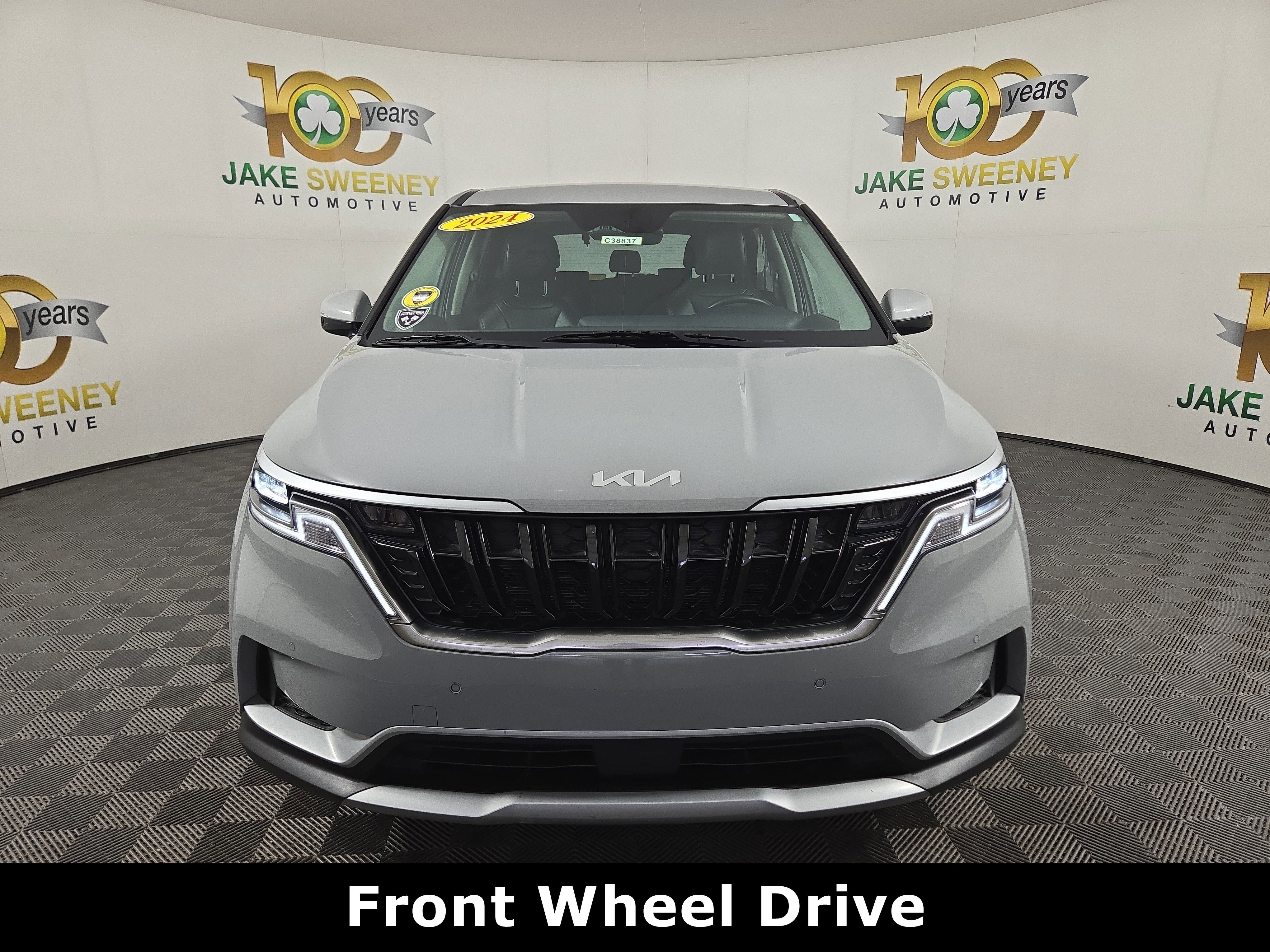 Used 2024 Kia Carnival EX image 3