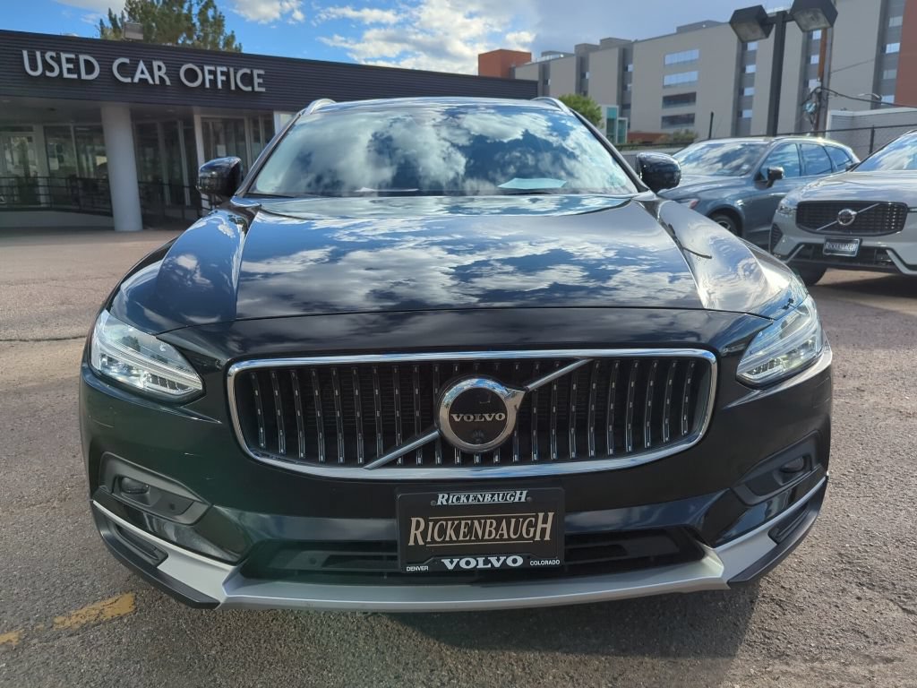 Used 2023 Volvo V90 B6 Cross Country Ultimate w/ Climate Package AWD/4WD image 2