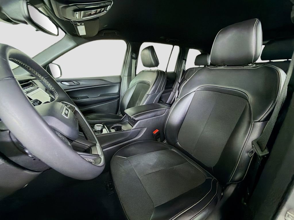 Used 2024 Jeep Grand Cherokee Altitude RWD image 13