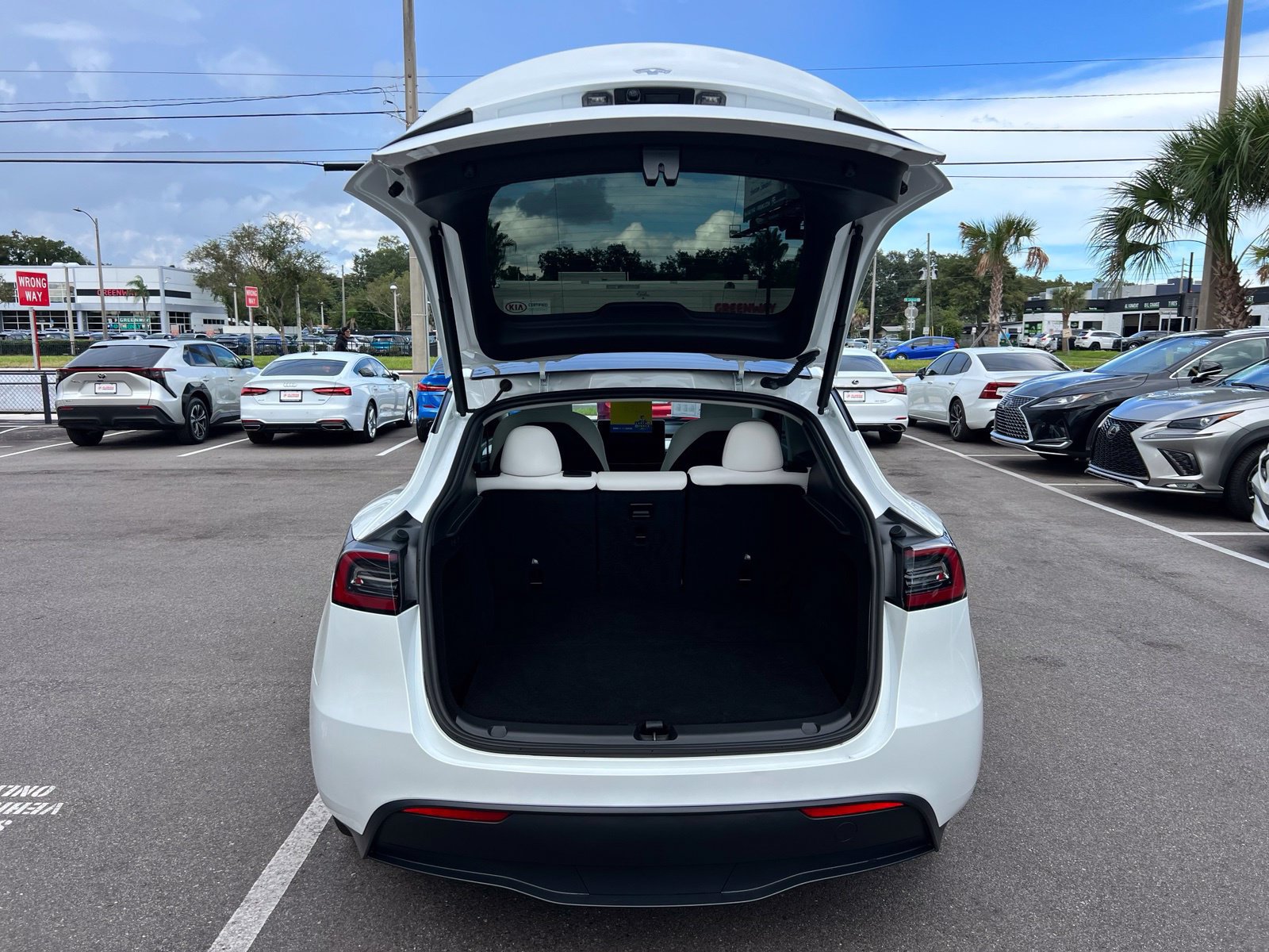 Used 2025 Tesla Model Y Long Range RWD image 19