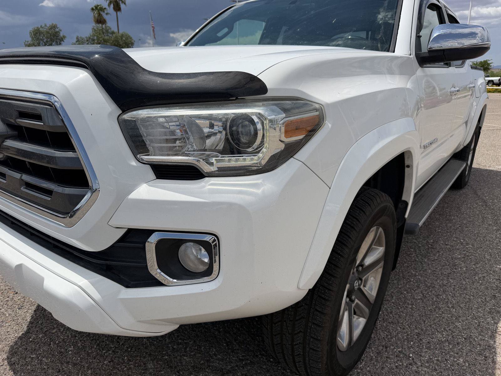 Used 2016 Toyota Tacoma Limited w/ Towing Package AWD/4WD image 10